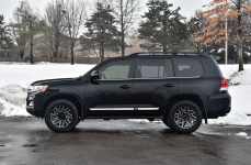 Toyota Land Cruiser 200 на дисках Black Rhino Cyclone