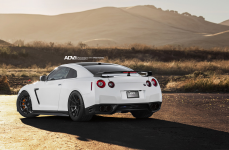 Nissan GTR на дисках ADV10.1 M.V1