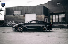 Nissan GTR на дисках RFX13 Gloss Black