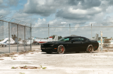 Dodge Challenger SRT на дисках ADV.1 5.0