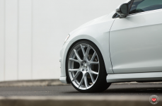 VW Mk7 Golf Sportwagen на дисках Vossen VFS-6