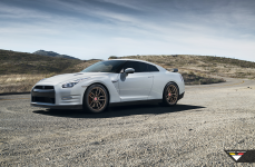 Nissan GT-R на дисках Vorsteiner V-FF 105