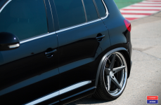 Volkswagen Tiguan на дисках Vossen x Work VWS-3