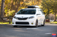 Toyota Sienna на дисках Vossen x Work VWS-1