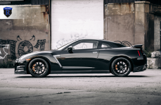 Nissan GTR на дисках RFX13 Gloss Black