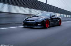 Nissan GTR на дисках Rotiform BLQT