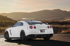 Nissan GTR на дисках ADV10.1 M.V1