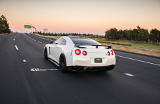 Nissan GTR на дисках ADV10.1 M.V1