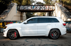 Jeep Cherokee SRT8 на дисках Velgen VMB5