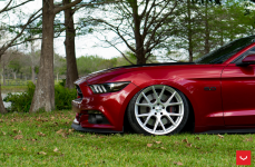 Ford Mustang GT на дисках Vossen VFS-6