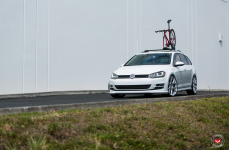 VW Mk7 Golf Sportwagen на дисках Vossen VFS-6