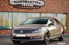 Volkswagen Passat на дисках VOSSEN CV3-R