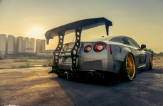 Nissan R35 GTR Liberty Walk на дисках Avant Garde F421