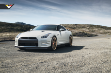 Nissan GT-R на дисках VORSTEINER V-FF 105