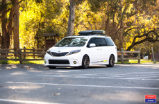 Toyota Sienna на дисках Vossen x Work VWS-1