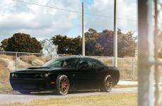 Dodge Challenger SRT на дисках ADV.1 5.0