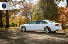 Audi A8 на дисках Rohana RC10