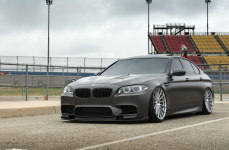 BMW 5 (F10, F11) на дисках AVANT GARDE M615