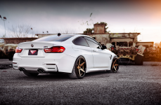 BMW M4 на дисках Ferrada FR3