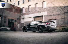 Nissan GTR на дисках RFX13 Gloss Black