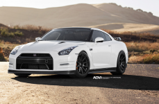 Nissan GTR на дисках ADV10.1 M.V1