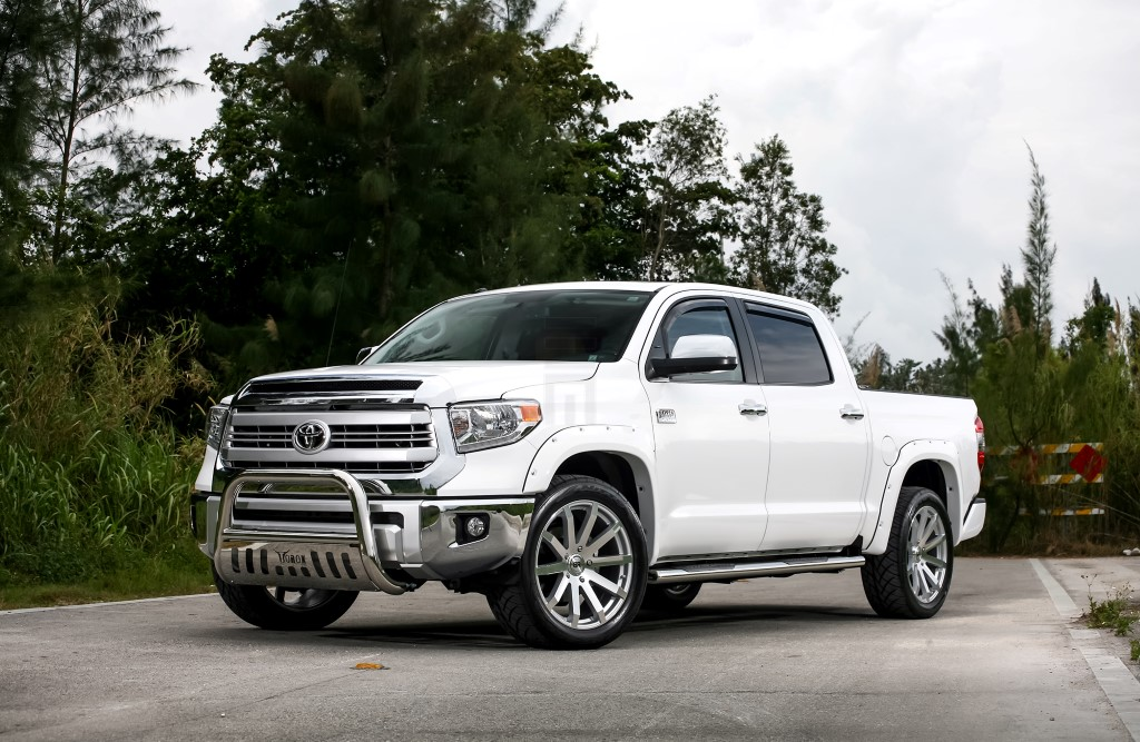 Toyota Tundra на дисках Black Rhino Traverse.