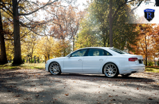 Audi A8 на дисках Rohana RC10