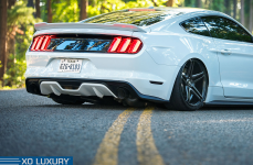 Ford Mustang GT на дисках XO Luxury Caracas