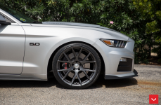 Ford Mustang GT на дисках Vossen VFS-6