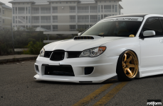 Subaru WRX на дисках Rotiform SIX