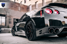 Nissan GTR на дисках RFX13 Gloss Black