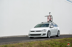 VW Mk7 Golf Sportwagen на дисках Vossen VFS-6