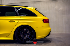 Audi RS4 на дисках Vossen Forged VPS-306