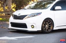 Toyota Sienna на дисках Vossen x Work VWS-1