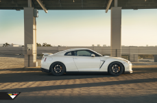 Nissan GT-R на дисках Vorsteiner V-FF 103