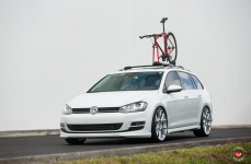 VW Mk7 Golf Sportwagen на дисках Vossen VFS-6