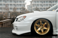 Subaru WRX на дисках Rotiform SIX