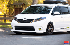 Toyota Sienna на дисках Vossen x Work VWS-1