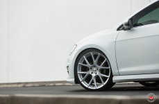 VW Mk7 Golf Sportwagen на дисках Vossen VFS-6