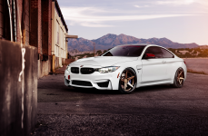 BMW M4 на дисках Ferrada FR3