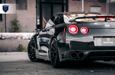 Nissan GTR на дисках RFX13 Gloss Black