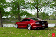 Ford Mustang GT на дисках Vossen VFS-6