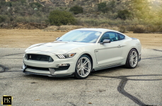 Mustang Shelby GT350 на дисках Avant Garde M632