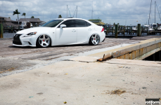 Lexus IS-T на дисках Rotiform TMB