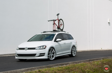 VW Mk7 Golf Sportwagen на дисках Vossen VFS-6