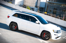 Jeep Cherokee SRT8 на дисках Velgen VMB5