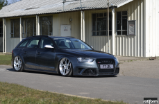 Audi RS4 на дисках Rotiform KPS