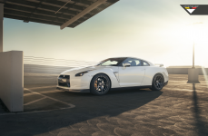 Nissan GT-R на дисках Vorsteiner V-FF 103