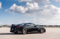 Nissan GTR на дисках ADV15 M.V2