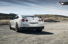 Nissan GT-R на дисках Vorsteiner V-FF 105